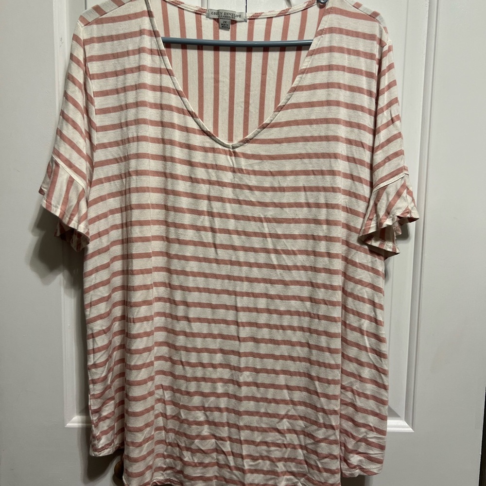 Green envelope women’s top